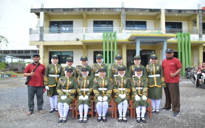 Gerak Jalan Kecamatan Menganti Usai, SMK AL - AZHAR Menganti Kantongi Juara di Kategori SMA/MA/SMK Se-Kecamatan Menganti